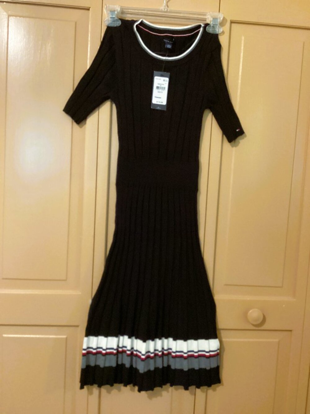 Tommy Hilfiger Stretchy, Box Pleated Black Dress. Size XXS 0/2